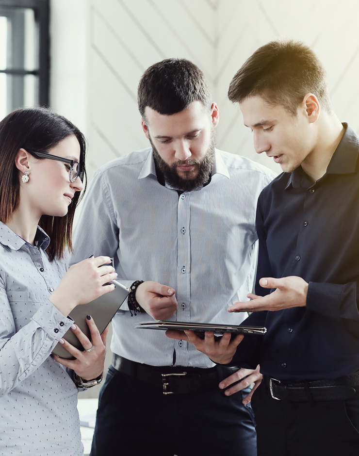 Επαγγελματική ομάδα ERPConsulting σε συνάντηση για έργα IT & ERP